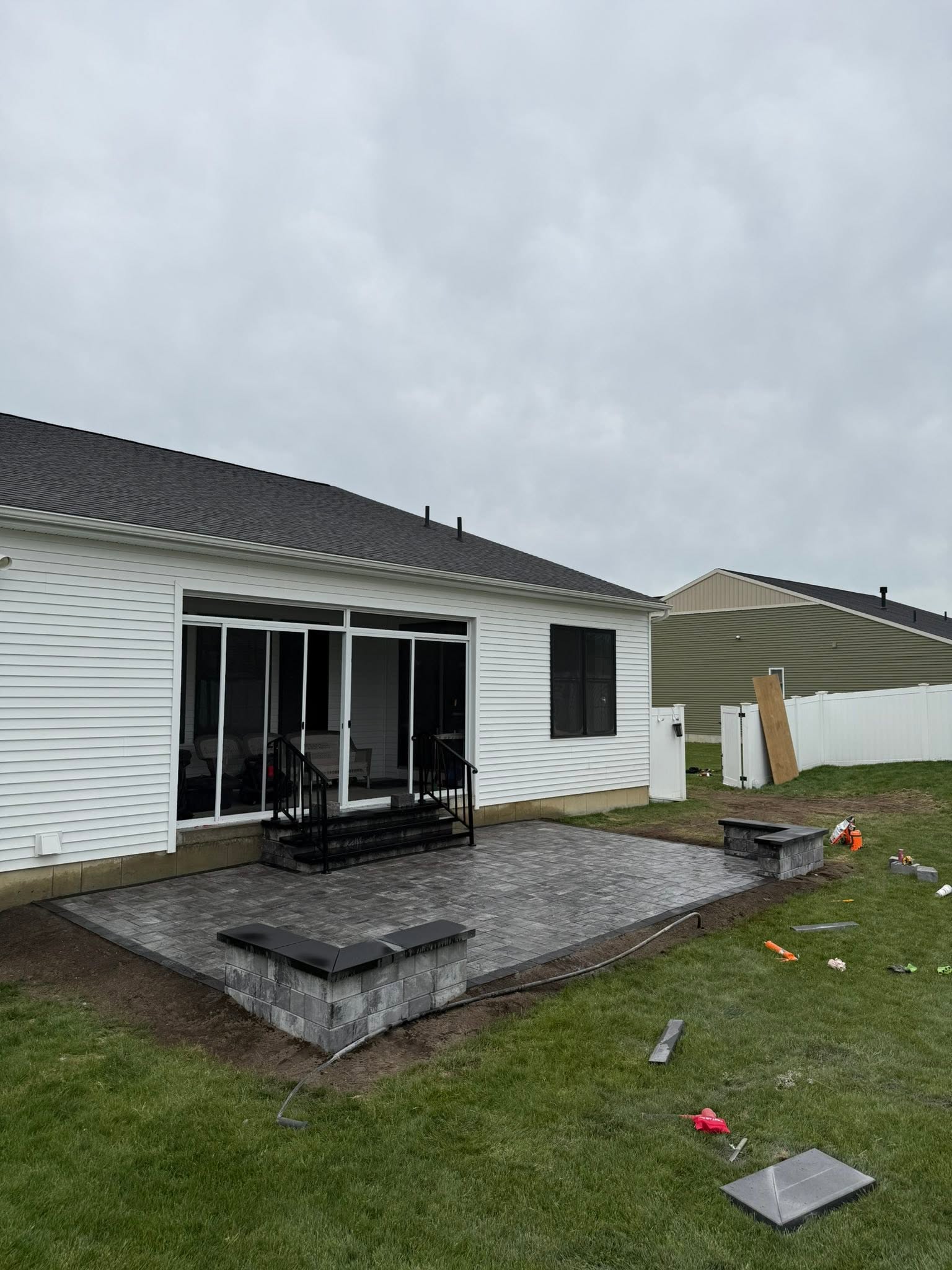 Home 13 Cambridge paver patio with built-in seating wall installed in a residential backyard